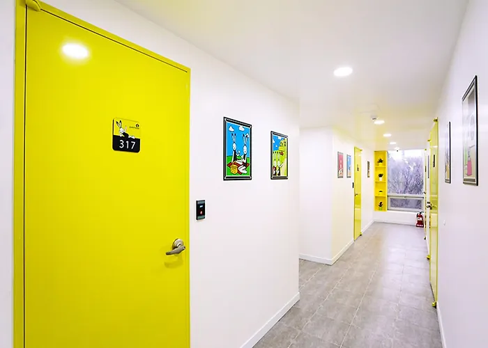 24 Hall Hostel *