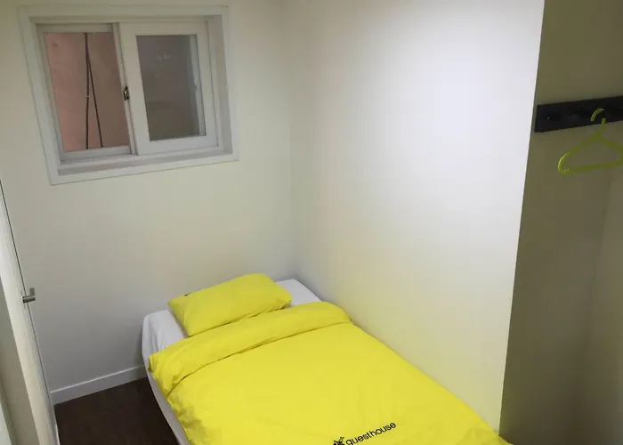 24 Hall Hostel *