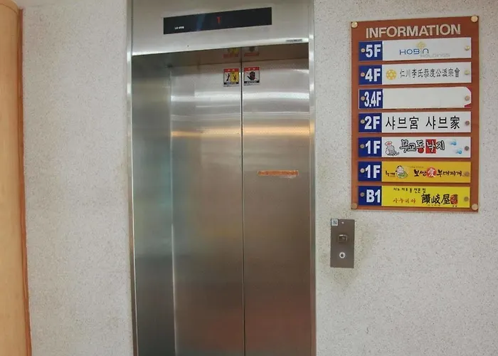 24 Hall Hostel *